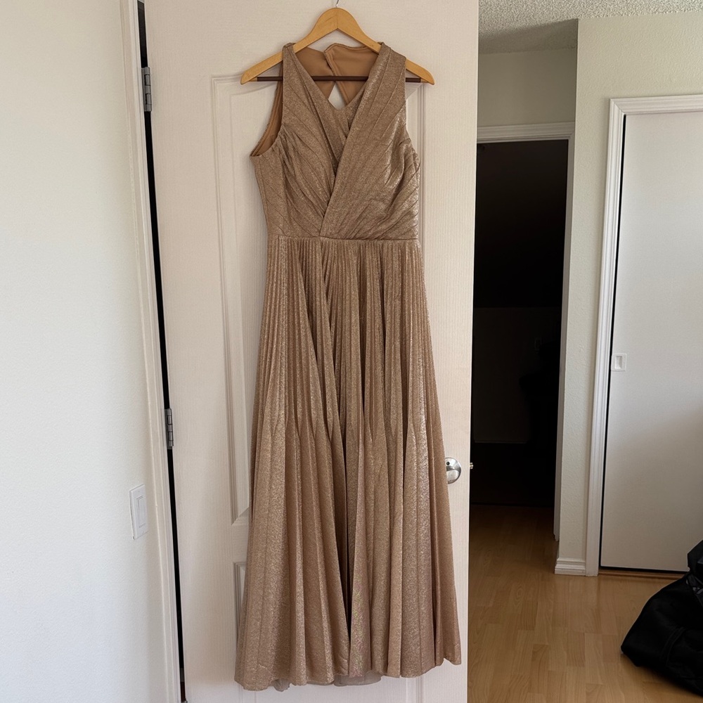 Elegant Gold Sleeveless Evening Gown